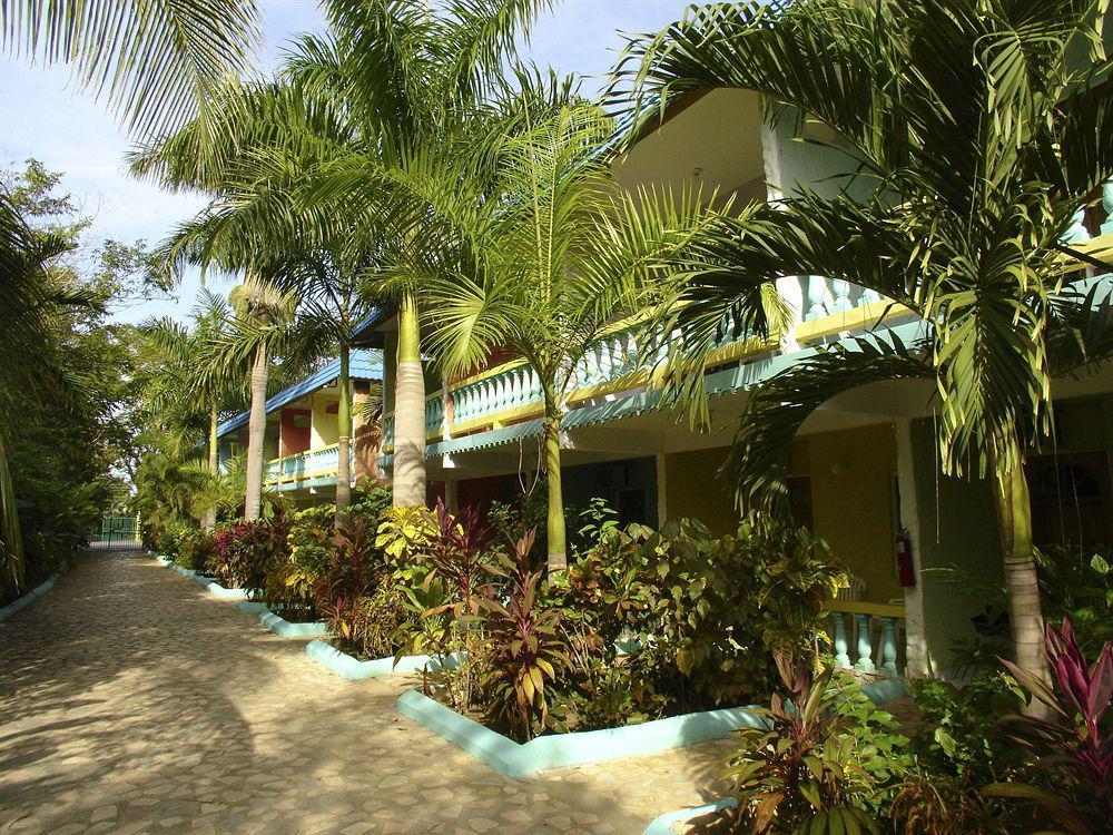 Legends Beach Resort Negril Exterior photo